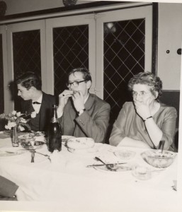Feest oma Keeren-Janssen 80 jaar. Hans, Cor, tante Gra. Venlo 1962